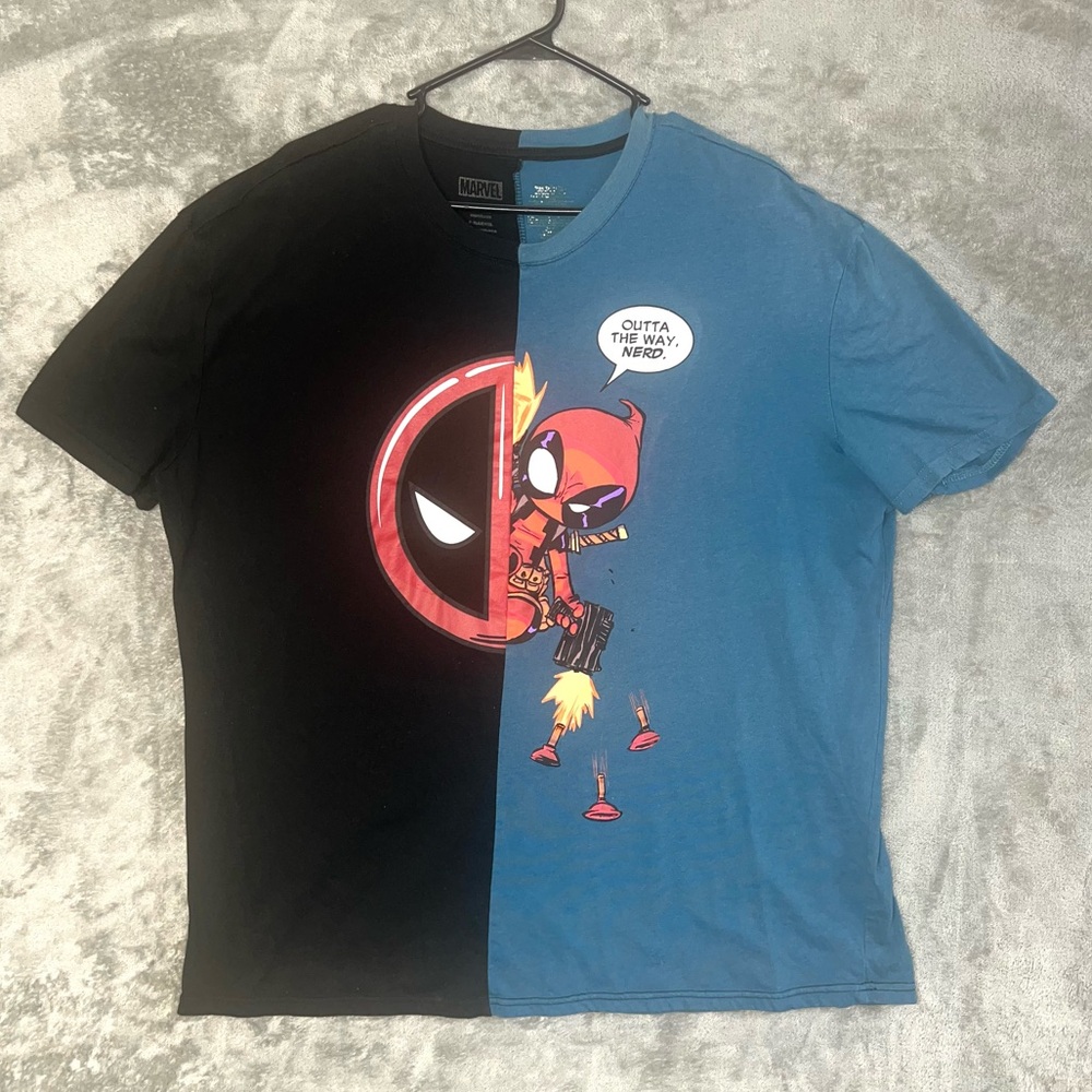 Marvel Deadpool Split Graphic T-Shirt Black Blue Comic‎ Tee Adult